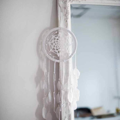 dream catcher in interior 22 400x400 - Ловцы снов, как декор: добавьте интерьеру магии!