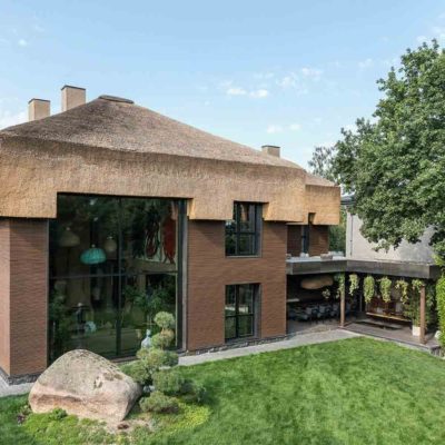 Архитектура дома и дизайн интерьера в стиле ваби-саби “Shkrub house” by Sergey Makhno Architects
